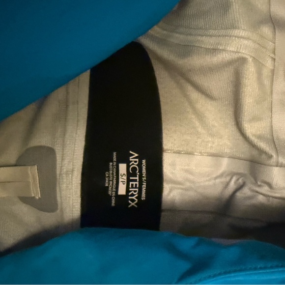 Women’s Arc’teryx Gortex Ski Jacket - Picture 2 of 2